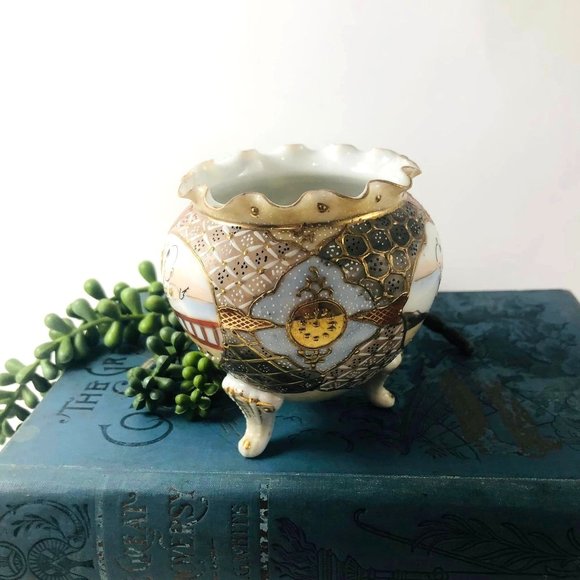 Vtg Japanese Bowl Translucent Gilded Moriage Porcelain Ruffled 3 and a half inch - Picture 3 of 9
